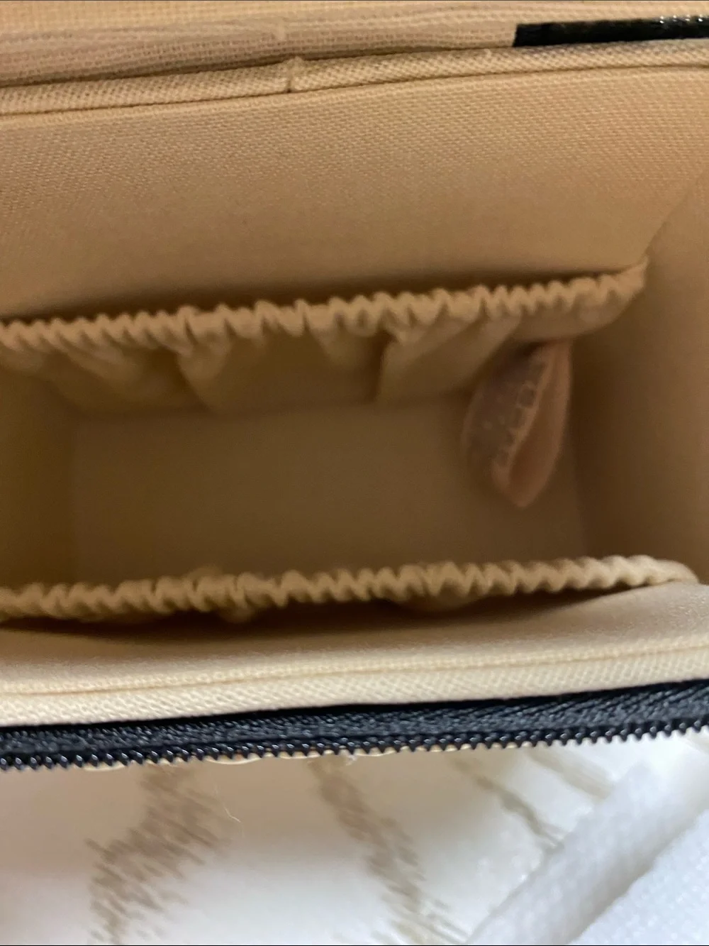 Chanel Limited Edition Les Beiges Essentials Summer Pouch - Picture 14 of 16